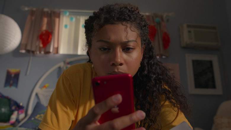 Apple iPhone Smartphone Used by Sierra Capri as Monse Finnie in On My Block S04E10 The Final Chapter (2021)