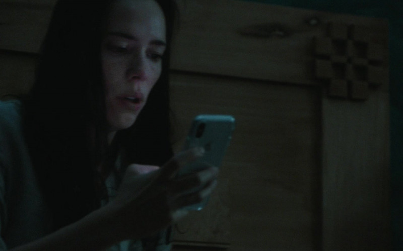 Apple iPhone Smartphone of Rebecca Hall as Beth in The Night House Movie (1)