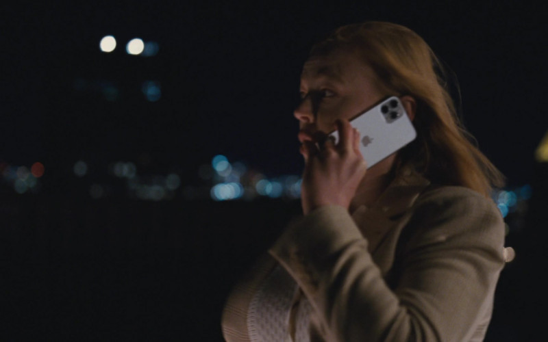 Apple iPhone Smartphone of Sarah Snook as Shiv Roy in Succession S03E02 Mass in Time of War (2021)