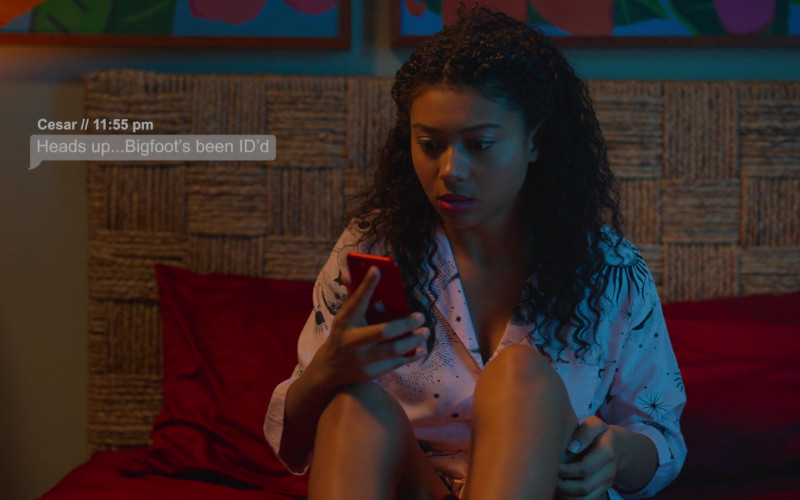 Apple iPhone Smartphone of Sierra Capri as Monse Finnie in On My Block S04E04 Chapter Thirty-Two (2021)