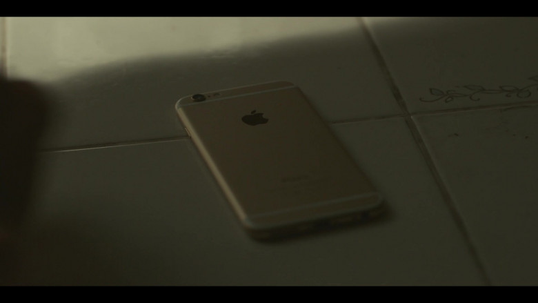 Apple iPhone Smartphones in American Rust S01E05 Jojo Ameri-GO (2)