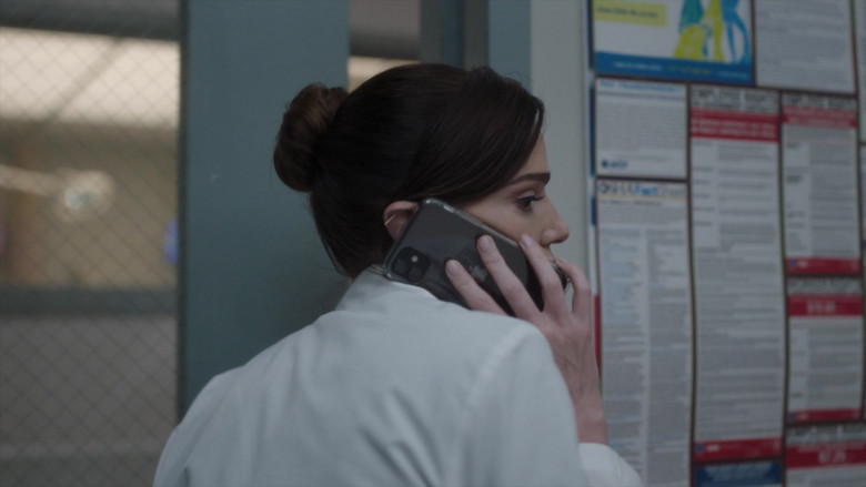 Apple iPhone Smartphones in New Amsterdam S04E04 Seed Money (2)