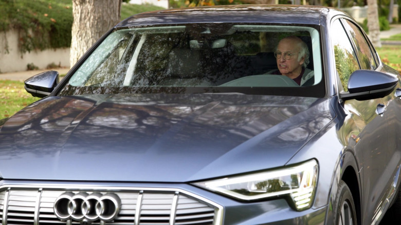 Audi E-Tron Car of Larry David in Curb Your Enthusiasm S11E01 The Five-Foot Fence (3)