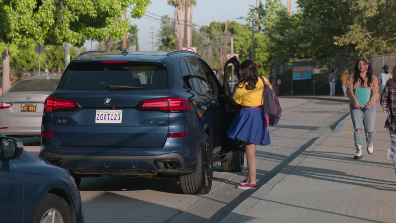 BMW X5 Car in On My Block S04E05 TV Show 2021 (3)