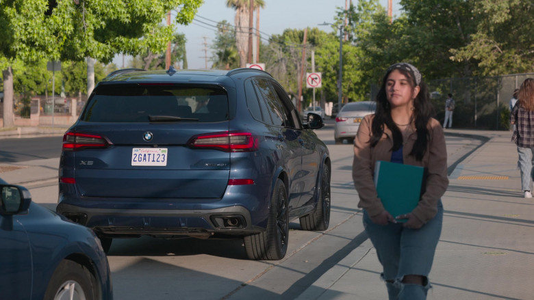 BMW X5 Car in On My Block S04E05 TV Show 2021 (4)