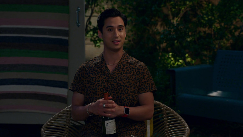 Bar Dog Wine Bottle in Pretty Smart S01E09 Seriously though! Chelsea has writer’s block! (1)