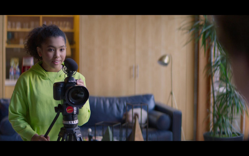 Canon Photography Camera Used by Anais Lee as Jessi Ramsey in The Baby-Sitters Club S02E04 Jessi and the Superbrat (2021)