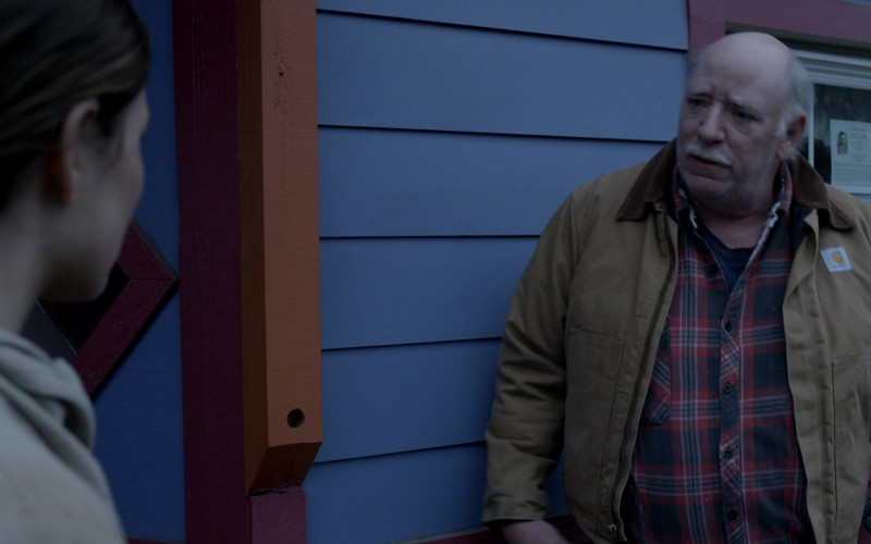 Carhartt Men’s Jacket in The Girl in the Woods S01E01 The Guardian (2021)