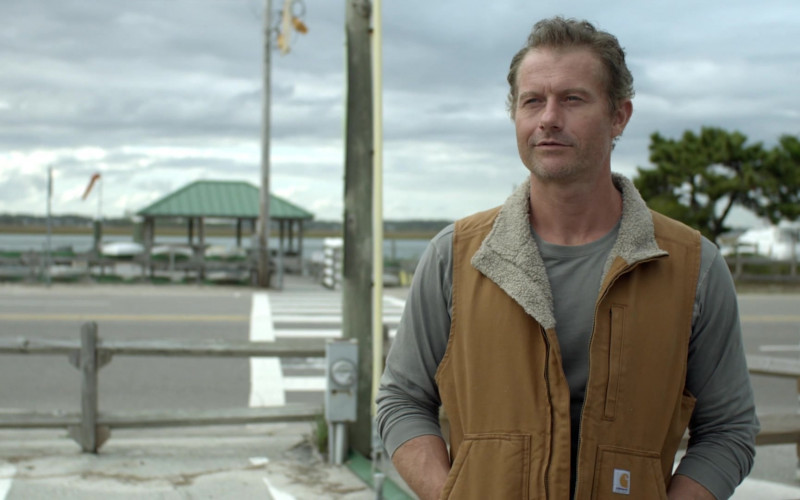 Carhartt Men's Vests of James Badge Dale as Detective Ray Abruzzo in Hightown S02E02 Girl Power (1)