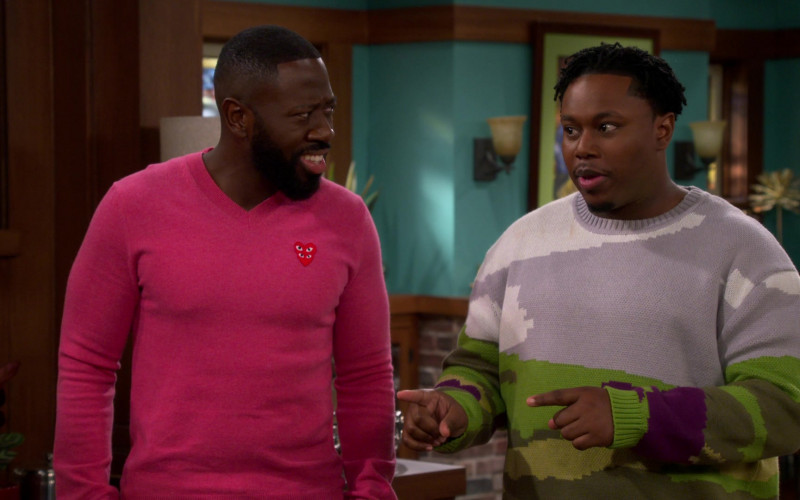 Comme des Garçons Pink Jumper of Sheaun McKinney as Malcolm Butler in The Neighborhood S04E05 "Welcome to Your Match" (2021)