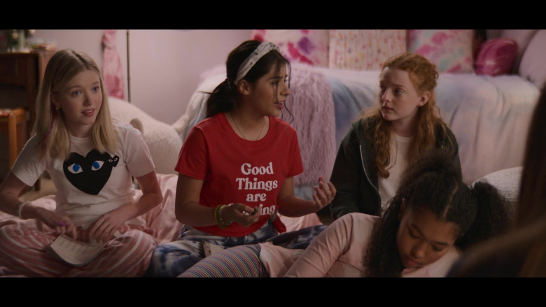 Comme des Garçons T-Shirt of Shay Rudolph as Stacey McGill in The Baby-Sitters Club S02E02 Claudia and the New Girl (2021)