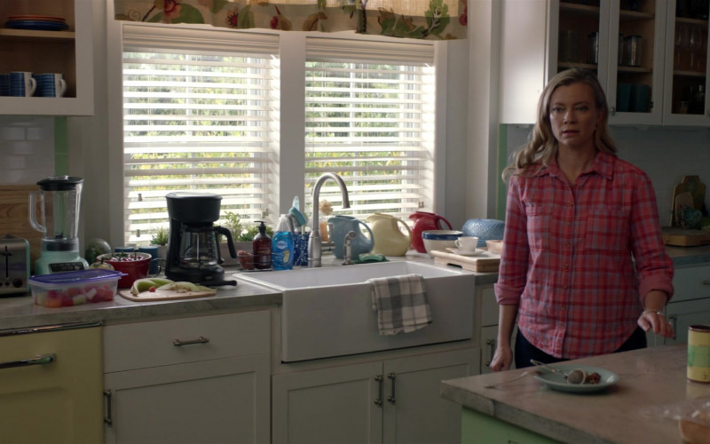 Dawn Dish Soap Dishwashing Liquid of Amy Smart as Barbara Whitmore in Stargirl S02E12 Summer School Chapter Twelve (2021)