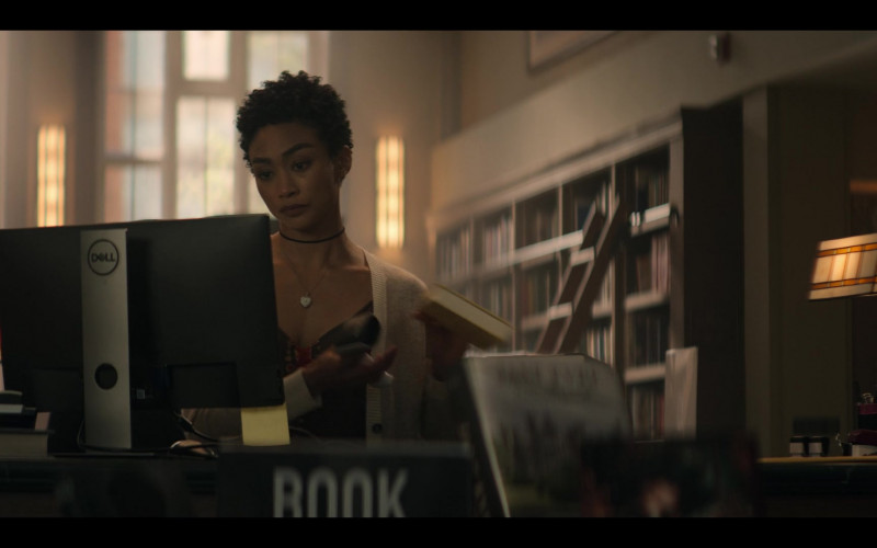 Dell PC Monitor Used by Tati Gabrielle as Marienne in You S03E04 Hands Across Madre Linda (2021)