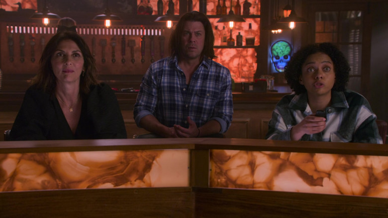 Ghost in the Machine Beer Sign (Parish Brewing Co.) in Leverage Redemption S01E10 The Unwellness Job