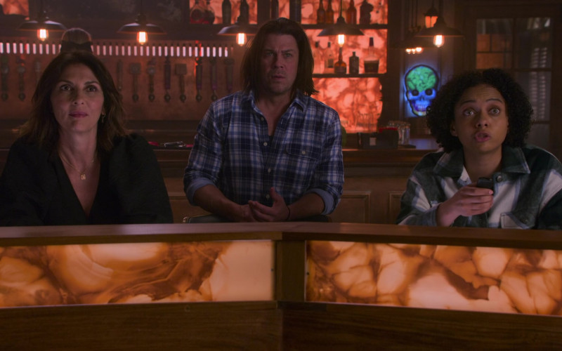 Ghost in the Machine Beer Sign (Parish Brewing Co.) in Leverage Redemption S01E10 The Unwellness Job
