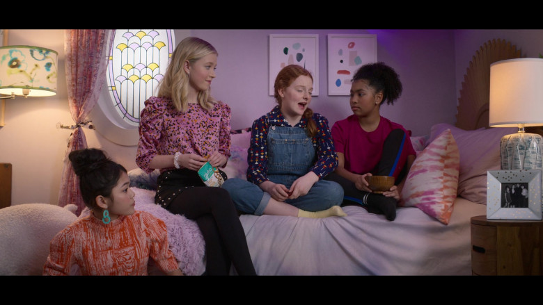 Glutino Snack in The Baby-Sitters Club S02E06 Dawn and the Wicked Stepsister (2021)