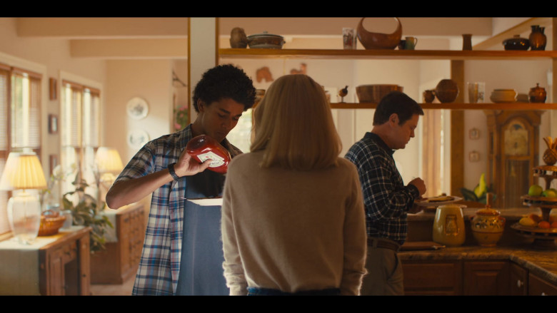Heinz Ketchup Held by Jaden Michael as Young Colin Kaepernick in Colin in Black & White S01E03 Road Trip (2021)