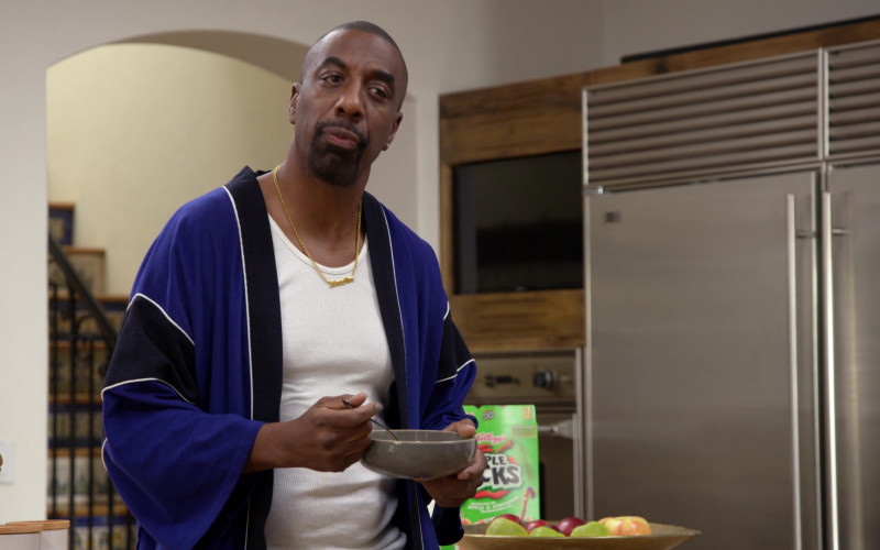 Kellogg’s Apple Jacks Cereal Enjoyed by J.B. Smoove as Leon Black in Curb Your Enthusiasm S11E01 The Five-Foot Fence (2021)