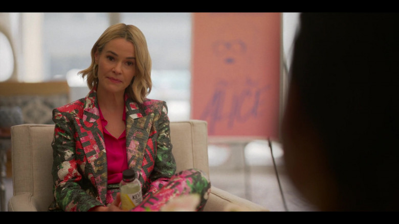 Kevita Sparkling Probiotic Drink Enjoyed by Leisha Hailey as Alice Pieszecki in The L Word Generation Q S02E09 (2)
