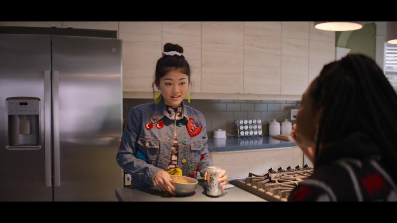LaCroix Sparkling Water Enjoyed by Momona Tamada as Claudia Kishi in The Baby-Sitters Club S02E02 Claudia and the New Girl (2021)