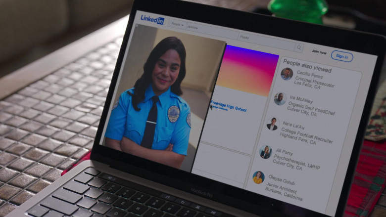 LinkedIn Social Network Website in On My Block S04E04 Chapter Thirty-Two (2021)