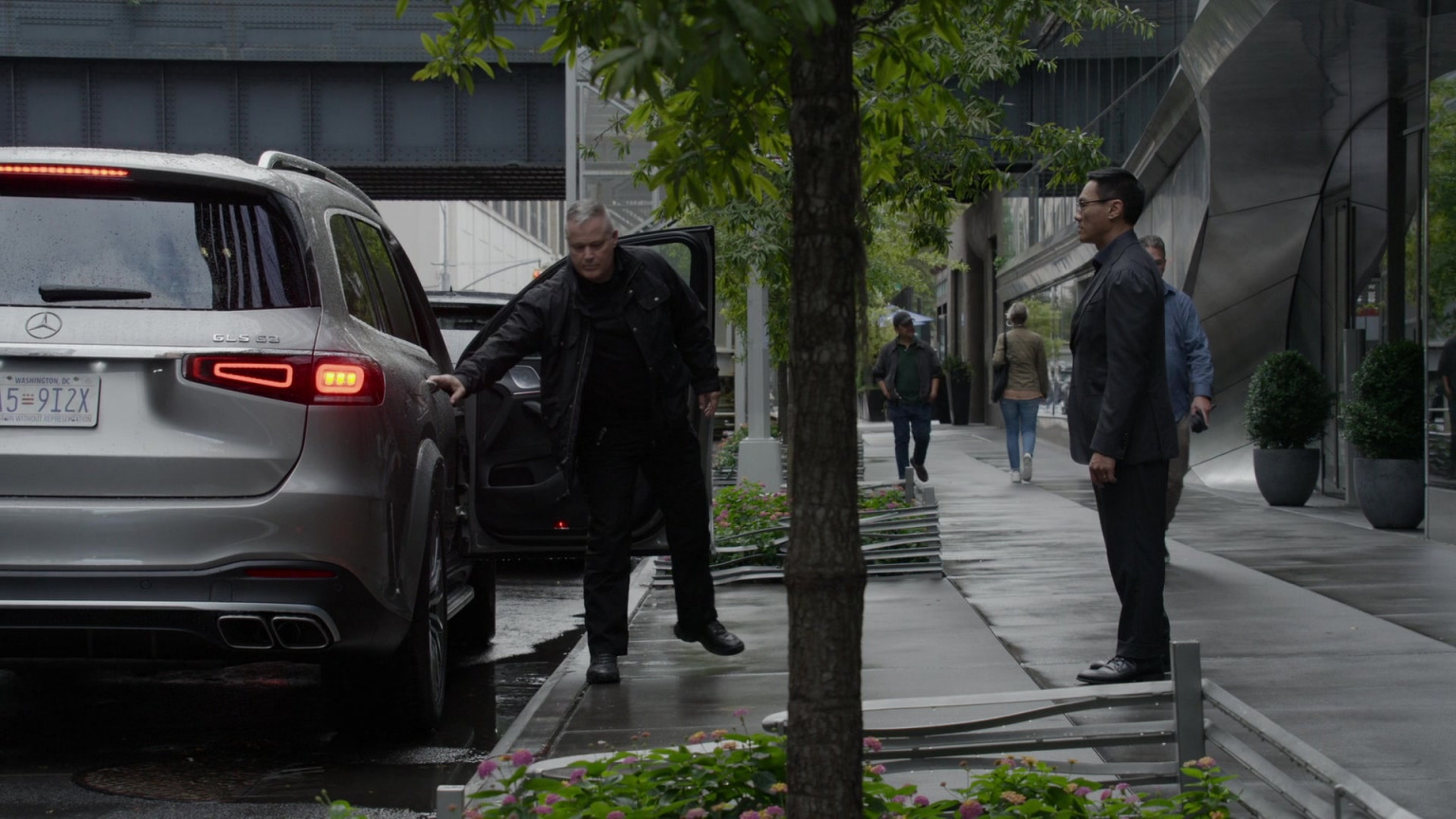 MercedesBenz GLS 63 AMG In The Blacklist S09E02 "The Skinner
