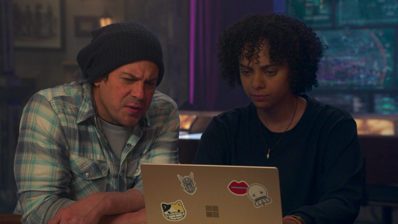 Microsoft Surface Laptop Used by Christian Kane as Eliot Spencer and Aleyse Shannon as Breanna Casey in Leverage Redemption S01E14 The Great Train Job (2021)