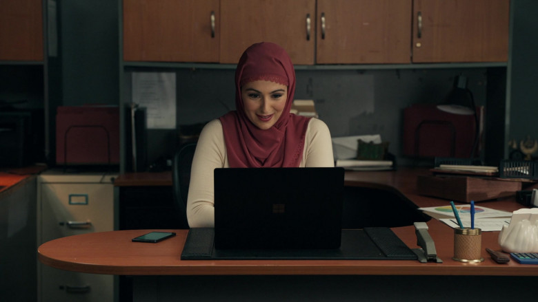 Microsoft Surface Laptop in The Equalizer S02E02 The Kingdom (2021)