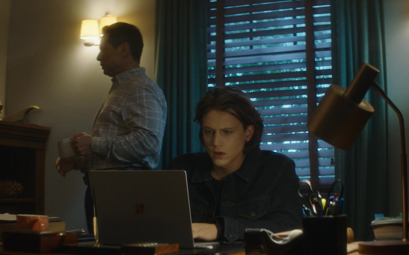 Microsoft Surface Laptop of Alex Saxon as Ace in Nancy Drew S03E04 "The Demon of Piper Beach" (2021)