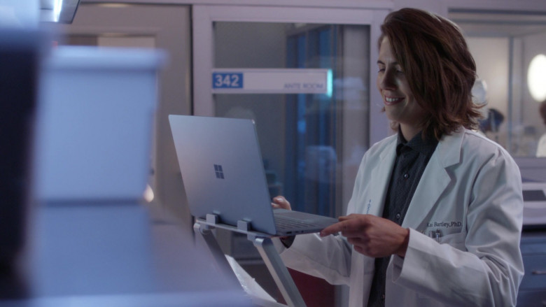 Microsoft Surface Laptops in Grey's Anatomy S18E03 Hotter Than Hell (2)
