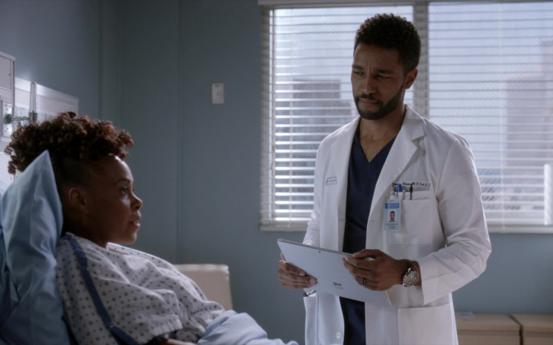 Microsoft Surface Tablets in Grey's Anatomy S18E02 Some Kind of Tomorrow (1)