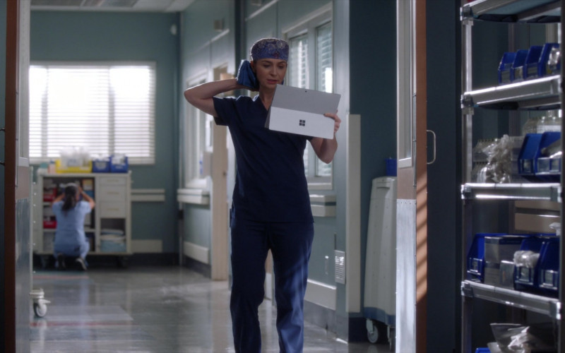 Microsoft Surface Tablets in Grey's Anatomy S18E03 Hotter Than Hell (3)