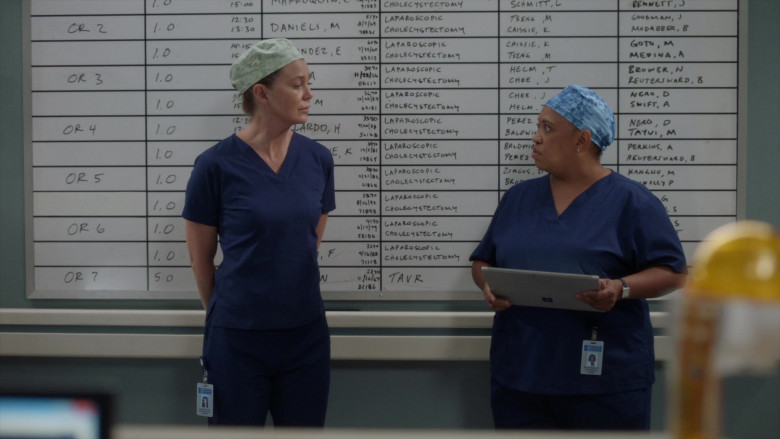 Microsoft Surface Tablets in Grey's Anatomy S18E04 With a Little Help From My Friends (1)