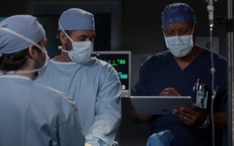 Microsoft Surface Tablets in Grey's Anatomy S18E04 With a Little Help From My Friends (2)