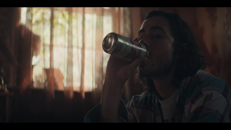 Miller High Life Beer Enjoyed by Ben Schnetzer as Yorick Brown in Y The Last Man S01E09 Peppers (2021)