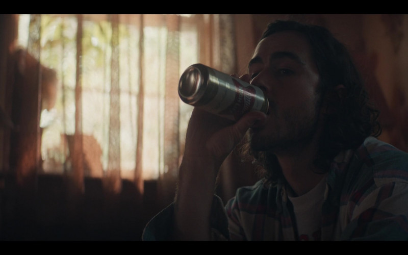 Miller High Life Beer Enjoyed by Ben Schnetzer as Yorick Brown in Y The Last Man S01E09 Peppers (2021)