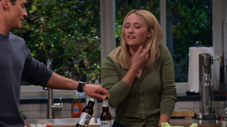 Miller Lite Beer in Pretty Smart S01E07 Guys! It's a Cody Briggs night! (2021)