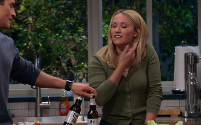 Miller Lite Beer in Pretty Smart S01E07 Guys! It’s a Cody Briggs night! (2021)