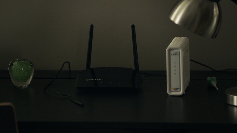 Netgear WiFi Router in The Equalizer S02E02 The Kingdom (2021)