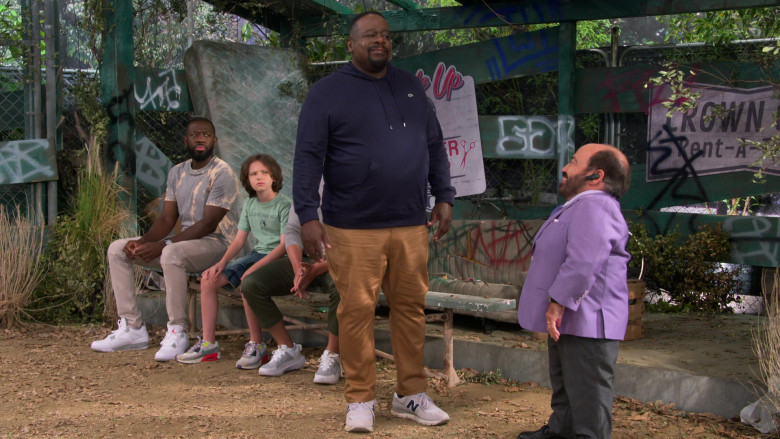 New Balance Men's Sneakers of Cedric the Entertainer as Calvin Butler in The Neighborhood S04E03 