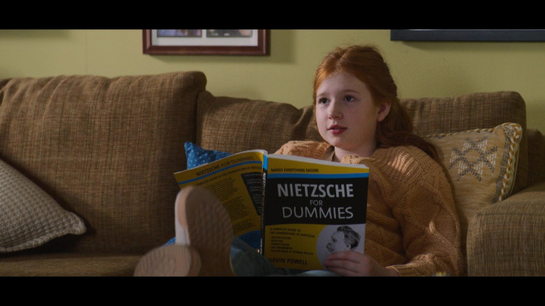 Nietzsche For Dummies Book in The Baby-Sitters Club S02E06 Dawn and the Wicked Stepsister (2021)