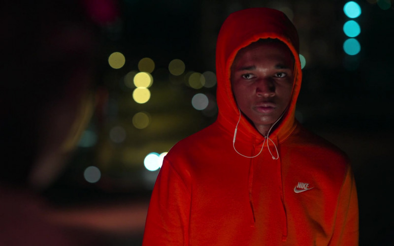 Nike Hoodie in Swagger S01E02 Haterade (2021)