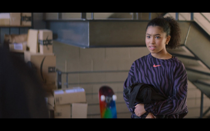 Nike Icon Clash Women's Crew Neck Sweatshirt of Anais Lee as Jessi Ramsey in The Baby-Sitters Club S02E04 TV Show