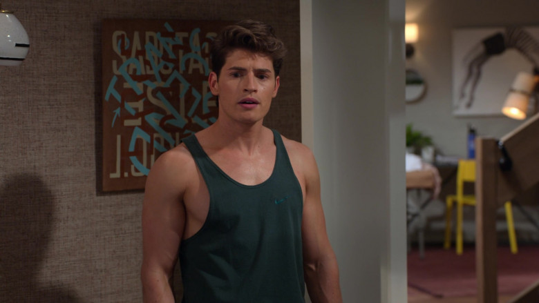Nike Men’s Tank Top of Gregg Sulkin as Grant in Pretty Smart S01E01 Guess what! Claire’s sister is coming! (2021)