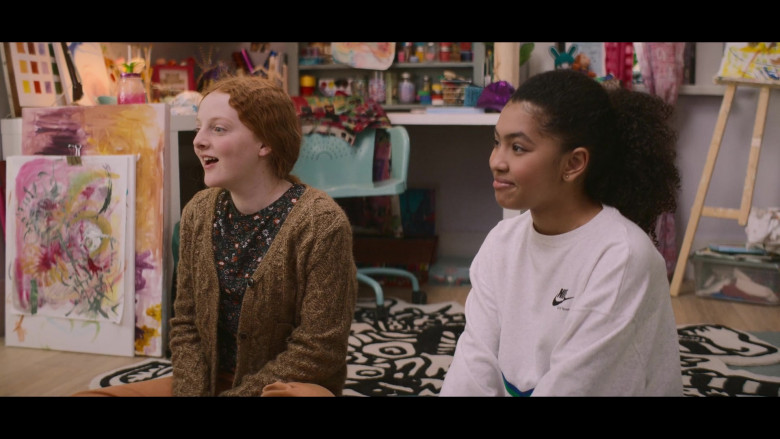 Nike Women's Sweatshirts of Anais Lee as Jessi Ramsey in The Baby-Sitters Club S02E03 TV Show (1)