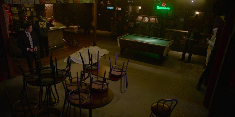 Old Style Beer Pool Table Light and Heineken Neon Sign in Truth Be Told S02E10 Last Exit…Oakland (2021)