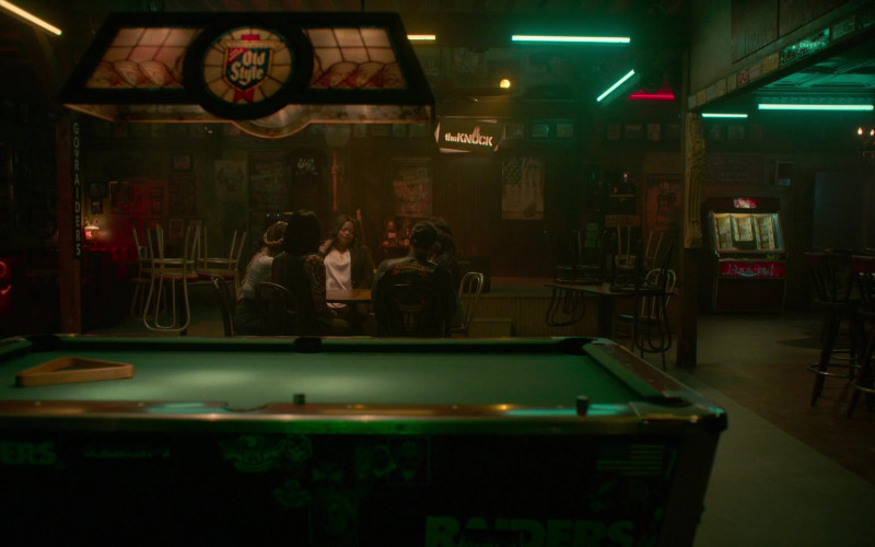 Old Style Beer Pool Table Light in Truth Be Told S02E09 "Brick by Brick It Also Falls" (2021)