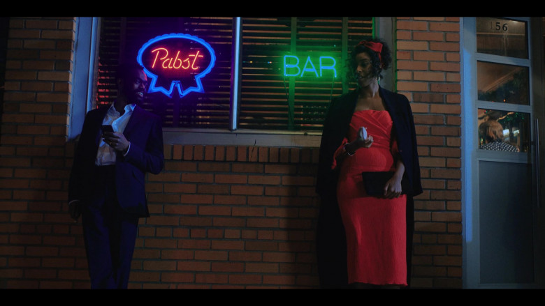 Pabst Beer Neon Sign in Love Life S02E01 Mia Hines (2021)