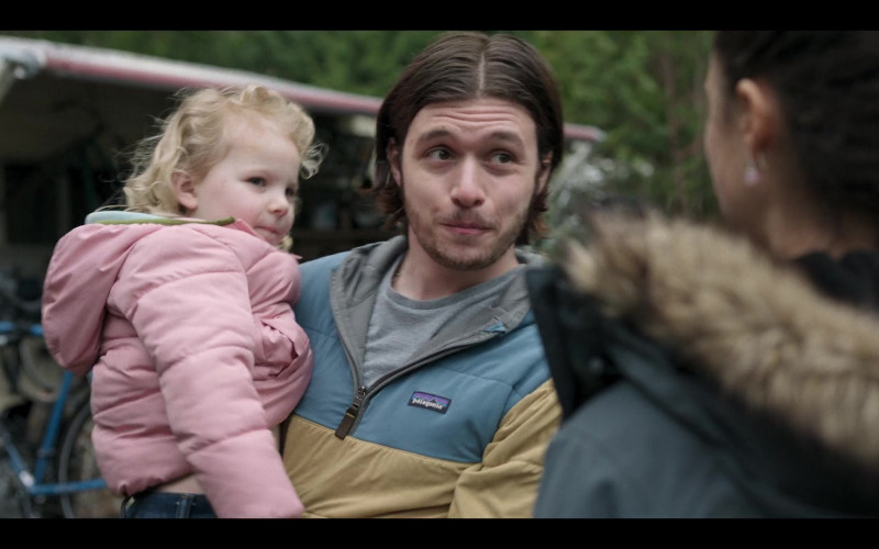 Patagonia Men's Jacket of Nick Robinson as Sean in Maid S01E08 TV Show (3)
