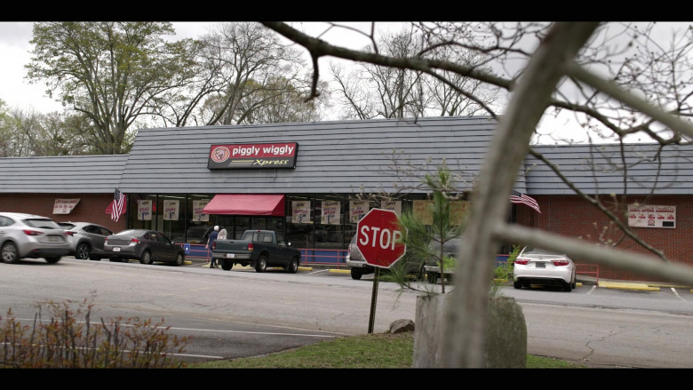 Piggly Wiggly Xpress Store in Heels S01E07 The Big Bad Fish Man (1)